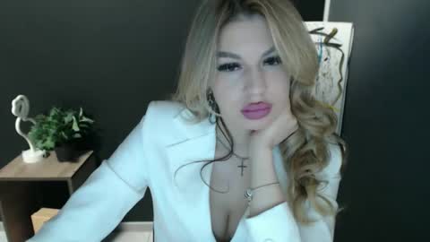 Rosalina online show from May 17, 2026, 12:34 pm