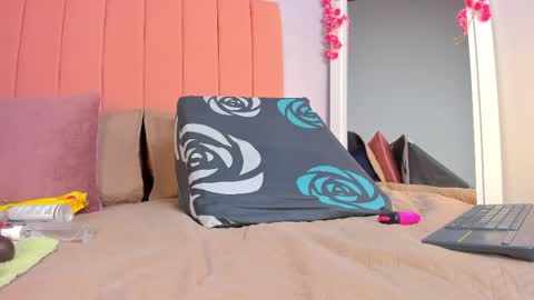 Snapshot of rose_thompson19 chatting on April 20, 2026, 8:10 pm Rosse online show from April 20, 2026, 8:10 pm