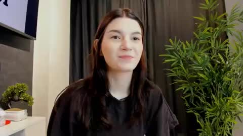 Snapshot of roseblanche2k chatting on June 24, 2026, 9:14 pm Florin online show from June 24, 2026, 9:14 pm