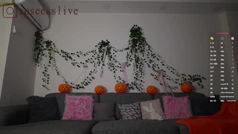 Snapshot of roseess_ chatting on November 3, 2025, 3:02 pm roseess_ online show from November 3, 2025, 3:02 pm