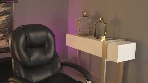 Rose  online show from October 14, 2025, 8:53 pm