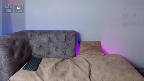 Rose honeil    online show from April 6, 2026, 7:59 pm