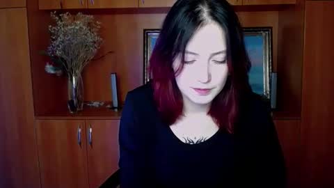 Scarlet online show from October 27, 2025, 7:12 am