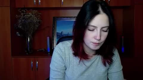 Scarlet online show from October 30, 2025, 1:23 pm