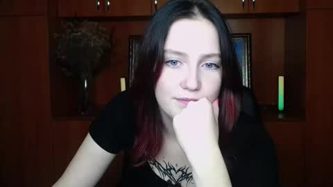 Scarlet online show from November 8, 2025, 1:11 pm