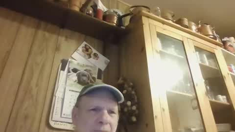 Snapshot of roses2u1958 chatting on December 23, 2024, 12:14 am roses2u1958 online show from December 23, 2024, 12:14 am