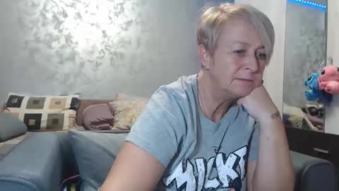 Lovepinklilly online show from February 19, 2026, 6:37 pm