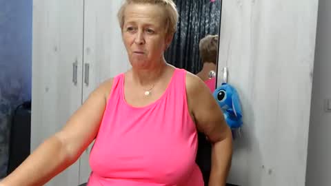 Lovepinklilly online show from July 22, 2026, 6:22 pm