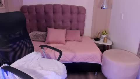 Rose Taylor online show from April 25, 2026, 2:25 pm