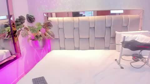 Rose online show from November 9, 2025, 4:33 am