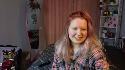 rosethomas_ online show from December 15, 2025, 8:51 am