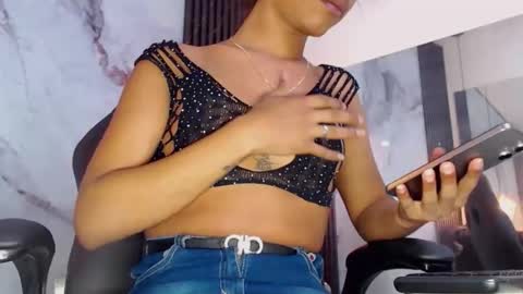 Snapshot of rosettahott chatting on April 6, 2026, 7:04 pm Rosettahott online show from April 6, 2026, 7:04 pm