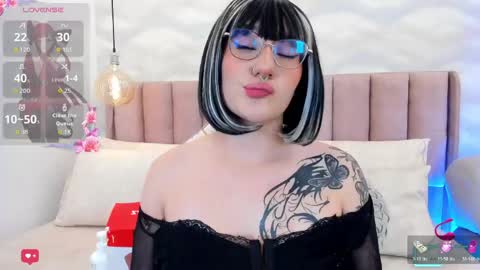Snapshot of rosette_ch chatting on May 22, 2026, 12:55 pm Rosette ch online show from May 22, 2026, 12:55 pm