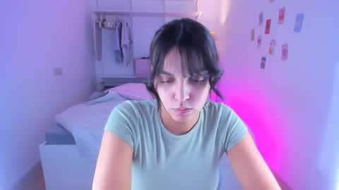 Roshelle online show from February 9, 2025, 2:50 pm