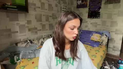 Roshelle online show from July 6, 2026, 6:54 am