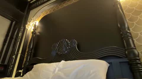 Roshelle online show from July 21, 2026, 6:43 pm