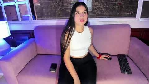 Snapshot of rosie_chell chatting on May 4, 2026, 11:50 am Rosie online show from May 4, 2026, 11:50 am