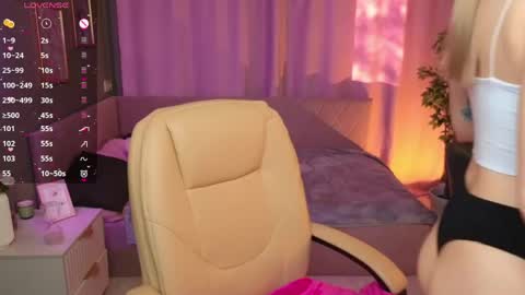Snapshot of rosie_mac chatting on May 8, 2026, 1:11 am Rosie online show from May 8, 2026, 1:11 am