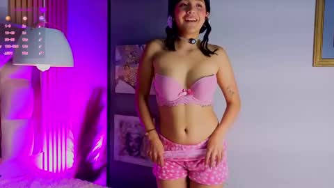 Snapshot of rosiejones_ chatting on May 15, 2026, 3:57 am Rosie online show from May 15, 2026, 3:57 am