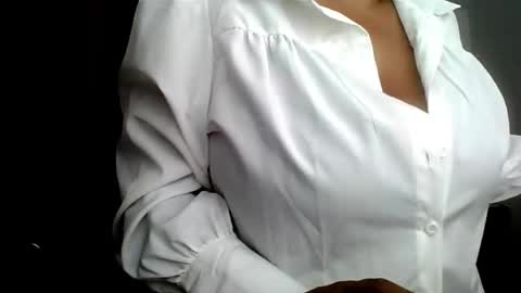 Snapshot of rossanalionheart chatting on May 18, 2026, 12:44 pm Rossana online show from May 18, 2026, 12:44 pm