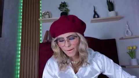 Snapshot of rosse_deep chatting on July 23, 2026, 1:53 pm Rosse follow me online show from July 23, 2026, 1:53 pm
