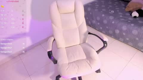 rosse_taylorx1 online show from April 17, 2026, 7:06 pm