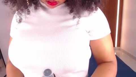 Snapshot of rosselyn_ chatting on February 14, 2026, 11:51 am Rossi Hill online show from February 14, 2026, 11:51 am