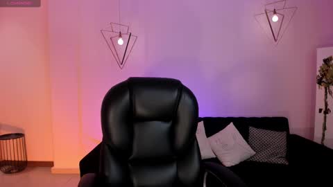 Rossie Rhoades online show from March 12, 2025, 12:15 pm