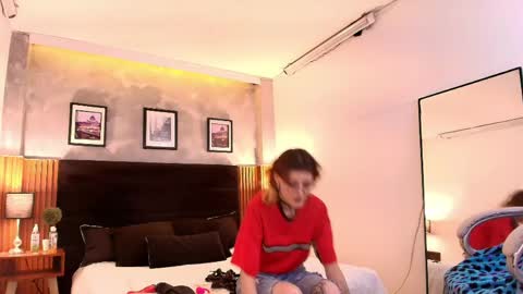 Snapshot of rossiie_hunt_ chatting on April 28, 2026, 2:27 am rossiie_hunt_ online show from April 28, 2026, 2:27 am