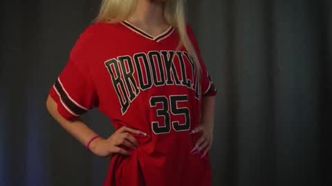 Snapshot of rosychiiks chatting on November 30, 2025, 8:13 pm RosyChiks online show from November 30, 2025, 8:13 pm