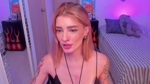 Snapshot of rot_wallace chatting on May 18, 2026, 9:42 pm rot_wallace online show from May 18, 2026, 9:42 pm