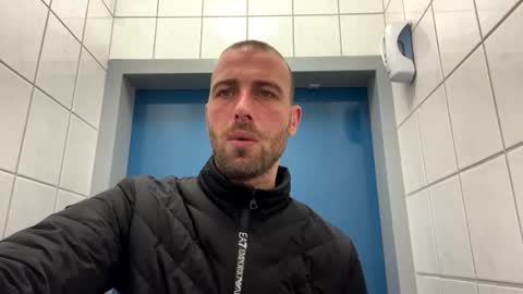 rotteei1 online show from November 21, 2025, 10:03 am