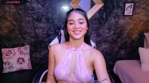 Snapshot of rouse_cutie chatting on April 24, 2026, 11:40 pm Rosuee online show from April 24, 2026, 11:40 pm