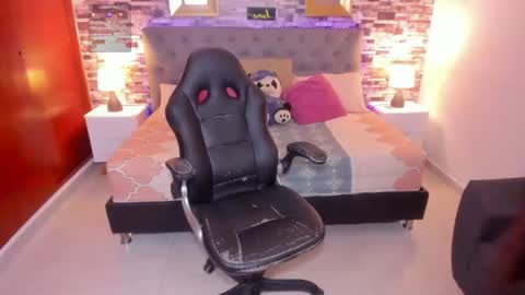 Snapshot of rouse_cutie chatting on May 17, 2026, 8:23 am Rosuee online show from May 17, 2026, 8:23 am