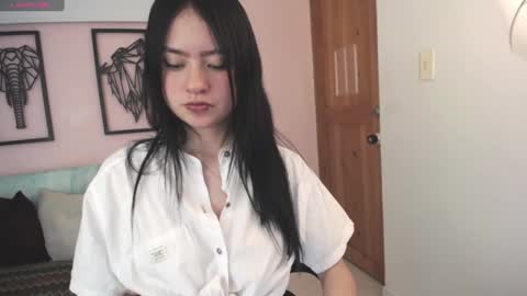 Snapshot of rousee_v chatting on December 11, 2024, 8:04 am Rousee online show from December 11, 2024, 8:04 am