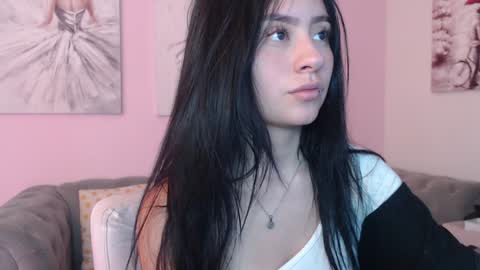 Snapshot of rousee_v chatting on December 19, 2024, 3:51 am Rousee online show from December 19, 2024, 3:51 am