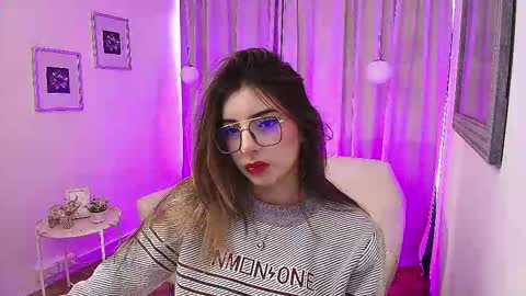 Snapshot of rousee_v chatting on September 19, 2025, 1:34 pm Rousee online show from September 19, 2025, 1:34 pm