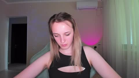 Snapshot of rousereed chatting on April 23, 2026, 12:29 pm Rouse online show from April 23, 2026, 12:29 pm