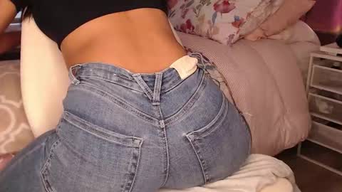 Rouss marie henao  online show from March 23, 2026, 12:03 am