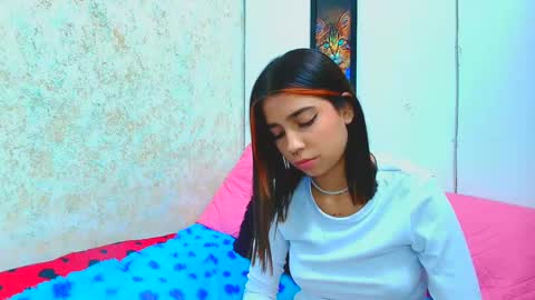 rousse_violet online show from March 10, 2025, 11:38 pm