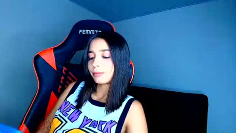 rousse_violet online show from July 24, 2026, 12:41 am