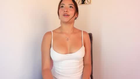 Snapshot of roxan_ne chatting on March 10, 2025, 7:18 pm Roxx online show from March 10, 2025, 7:18 pm