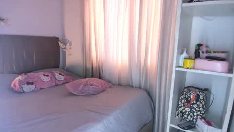 Snapshot of roxan_ne chatting on March 31, 2026, 5:35 pm Roxx online show from March 31, 2026, 5:35 pm