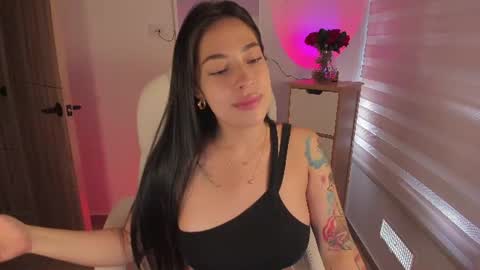 Snapshot of roxana_04_ chatting on June 19, 2026, 2:32 pm Rox online show from June 19, 2026, 2:32 pm