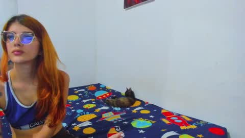 Snapshot of roxanajames__ chatting on June 7, 2026, 8:23 pm roxy online show from June 7, 2026, 8:23 pm