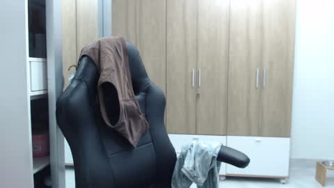 Roxana online show from February 5, 2025, 2:08 am