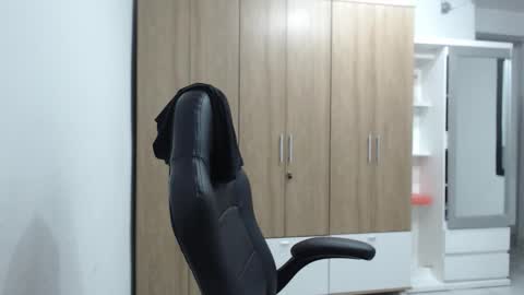 Roxana online show from December 19, 2025, 2:29 am