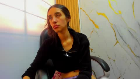 roxanasiranohh online show from July 27, 2026, 8:38 pm