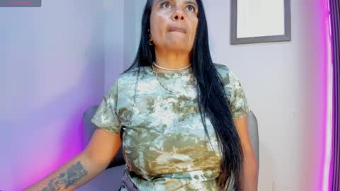 Snapshot of roxanna_moore2 chatting on May 17, 2026, 6:59 pm Roxanna online show from May 17, 2026, 6:59 pm