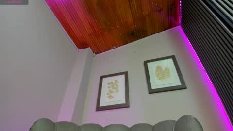 Snapshot of roxanna_moore2 chatting on May 22, 2026, 12:44 pm Roxanna online show from May 22, 2026, 12:44 pm